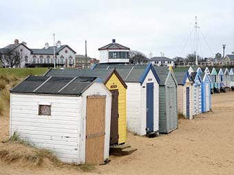 Пляжные хижины в Gun Hill. Фото с сайта dailymail.co.uk