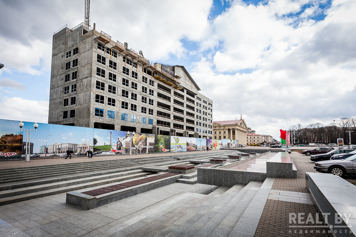 ФОТОФАКТ: бизнес-центр на Октябрьской «поднялся» выше Дворца профсоюзов —  последние Новости на Realt