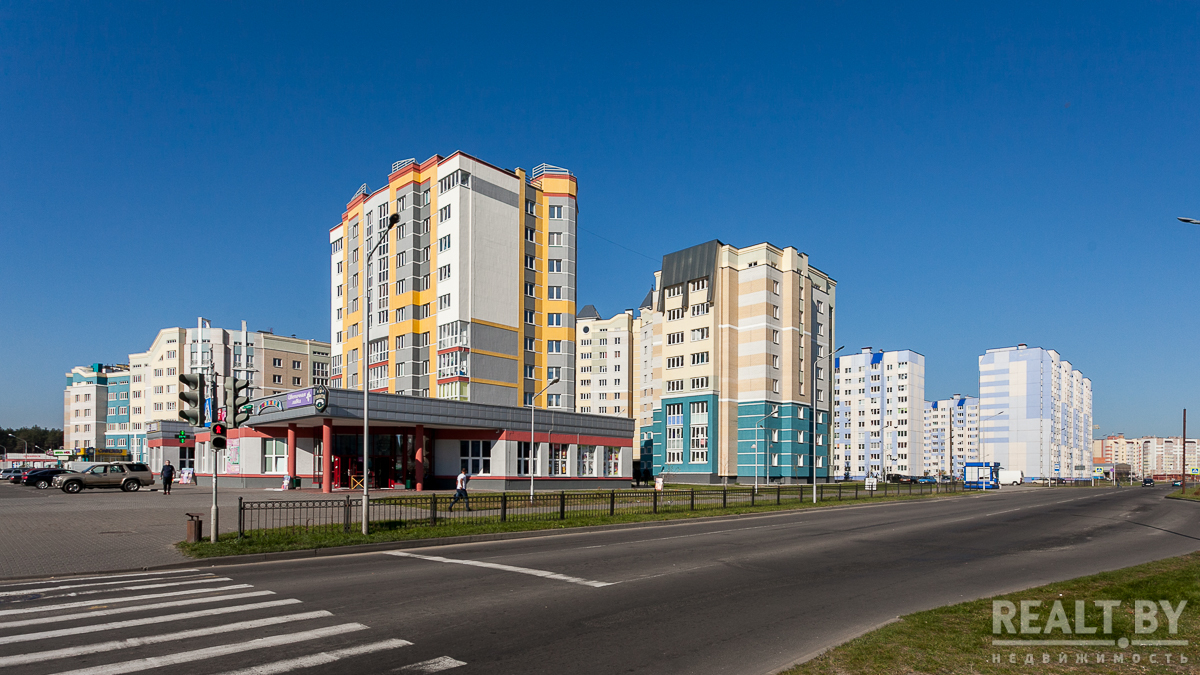 Пинск жолтовского. Микрорайон Радужный Пинск. Пинск микрорайон Луги. Пинск пр Жолтовского 10. Пинск микрорайон Луговой.