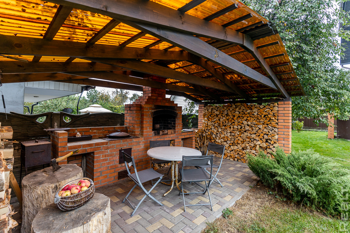Летняя кухня на даче — уютное место где можно вкусно покушать и хорошо отдохнуть