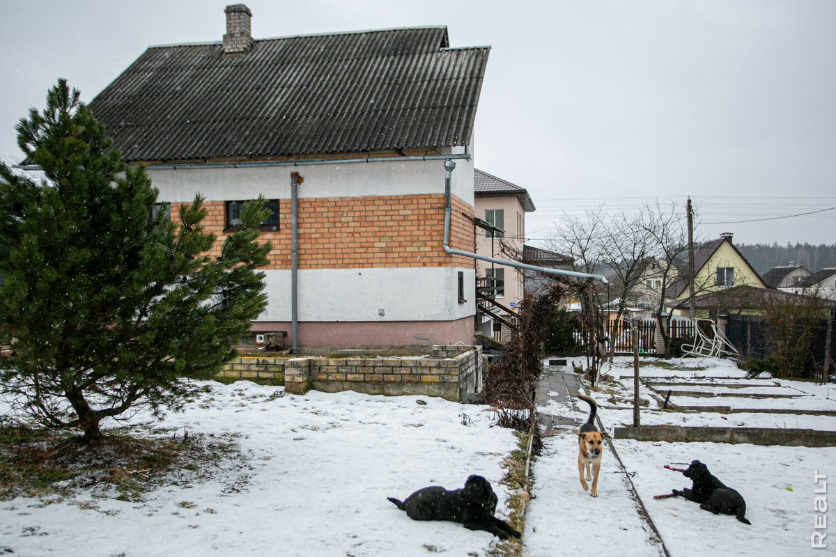 "За отопление платили и по 700 рублей" — Съездили в гости к семье минчан, которые постоянно живут на даче