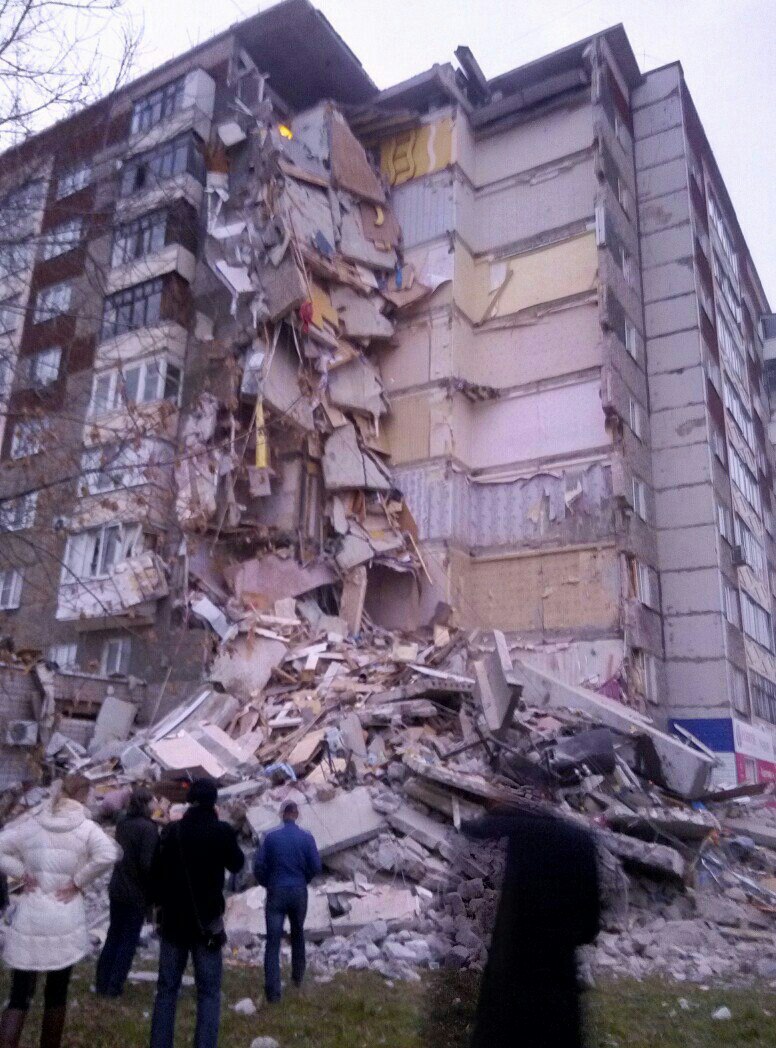 В Ижевске обрушился подъезд панельной 9-этажки (фото, видео) — последние  Новости на Realt