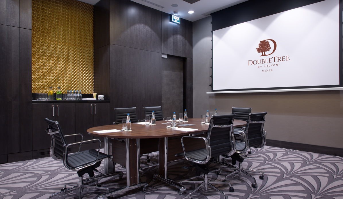 Комната для переговоров в DoubleTree by Hilton Minsk - Realt