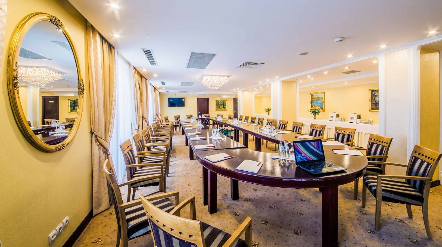 Гостиница юбилейная минск завтраки. 1, минск. Президент отель минск бассейн. Президент отель спа зона. Гостиница аква минск шведский стол.